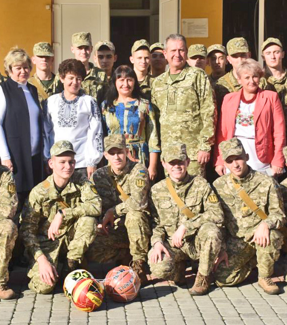 Львівських ліцеїстів радо зустріли на Луганщині. Фото з сайту facebook.com odalug